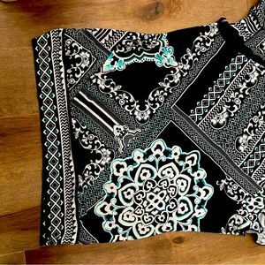 Women’s large White House black market top black white and teal
